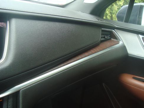 Used 2024 Cadillac XT5 Sportv AWD/4WD image 25