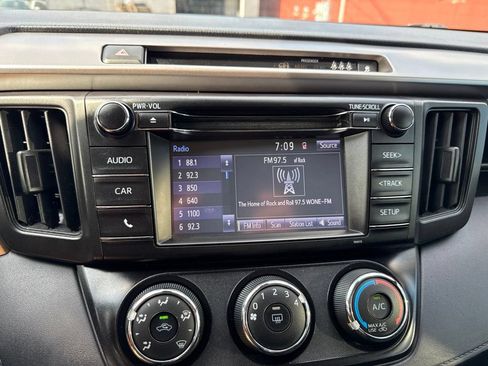 Used 2018 Toyota RAV4 LE w/ All Weather Liner Package AWD/4WD image 31