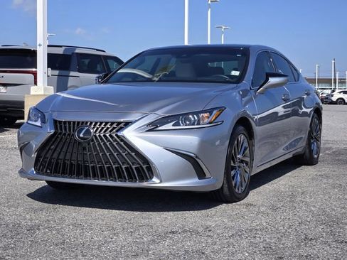 Used 2024 Lexus ES 350 w/ Luxury Package FWD image 3