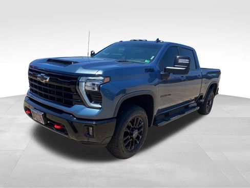 Used 2025 Chevrolet Silverado 2500 LT w/ Trail Boss Package AWD/4WD image 2