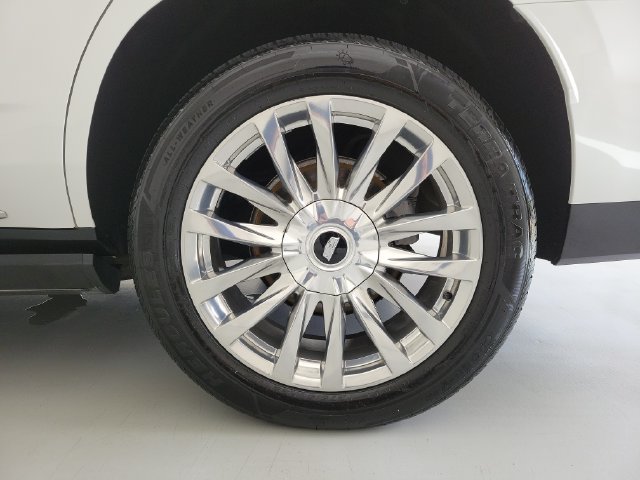 Used 2022 Cadillac Escalade Premium Luxury w/ Performance Package AWD/4WD image 13
