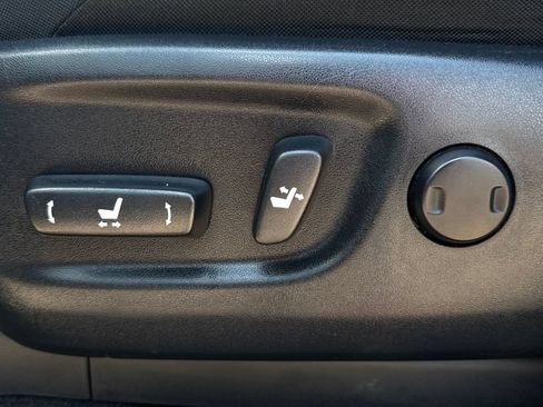 Used 2017 Toyota 4Runner SR5 AWD/4WD image 25