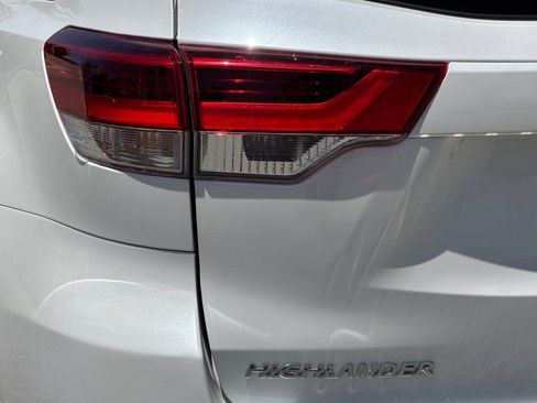 Used 2018 Toyota Highlander Limited FWD image 28