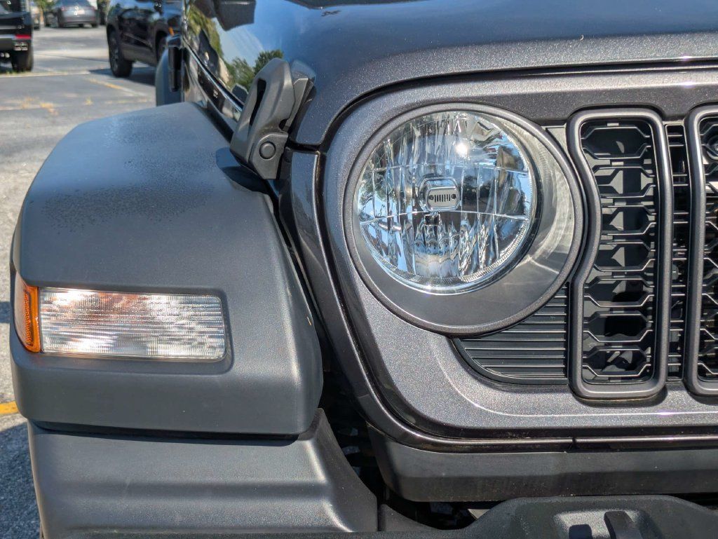 Used 2024 Jeep Wrangler Sport AWD/4WD image 10