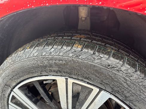 Certified 2023 Volvo XC60 B5 Plus image 32