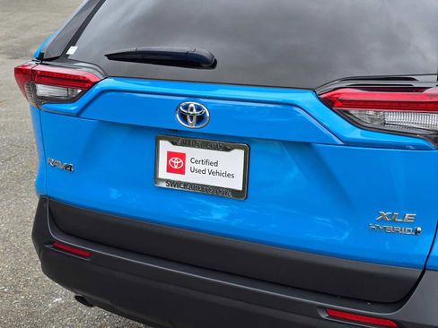 Certified 2021 Toyota RAV4 XLE Premium AWD/4WD image 15