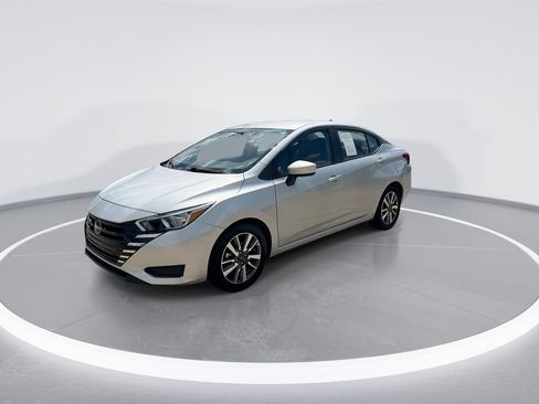 Used 2023 Nissan Versa SV FWD image 4