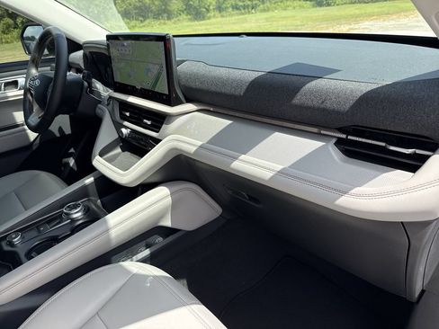 New 2026 Ford Explorer Active w/ Active Comfort Package RWD image 28