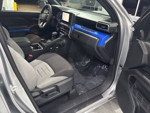 Used 2025 Toyota Tacoma TRD Sport image 35