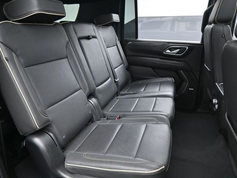 Used 2023 GMC Yukon XL SLT AWD/4WD image 31