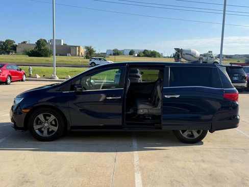 Used 2022 Honda Odyssey EX image 3