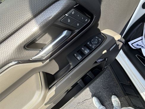 Used 2024 Chevrolet Silverado 2500 ZR2 w/ Technology Package image 23