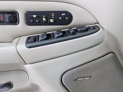 Used 2003 Cadillac Escalade EXT image 26