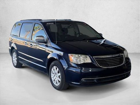 Used 2012 Chrysler Town & Country Touring-L w/ Entertainment Group #2 FWD image 5