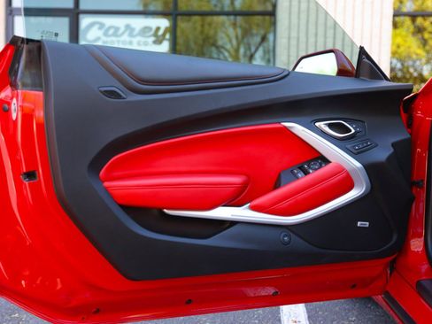 Used 2019 Chevrolet Camaro SS RWD image 5