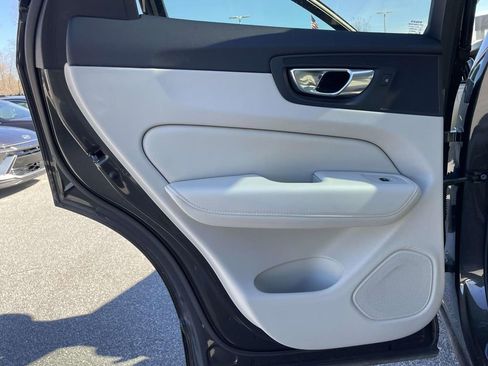 Used 2021 Volvo XC60 T5 Inscription image 2