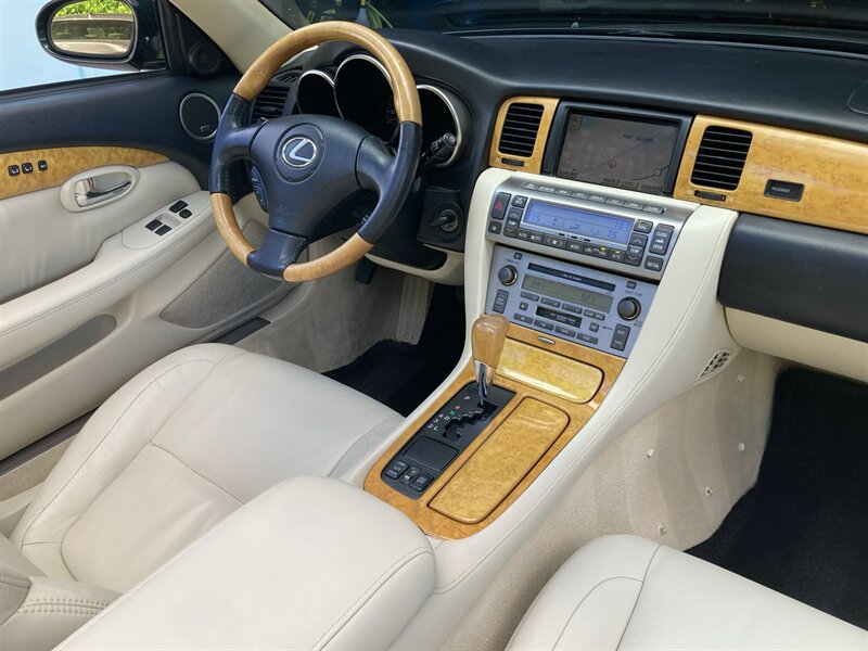 Used 2002 Lexus SC 430 Convertible RWD image 2