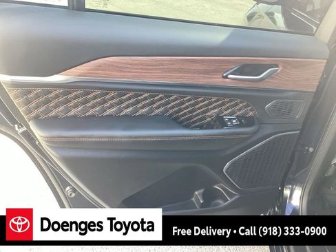 Used 2023 Jeep Grand Cherokee L Summit w/ Advanced Protech Group IV image 20