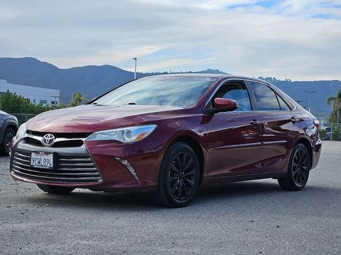 Used 2017 Toyota Camry XLE image 5
