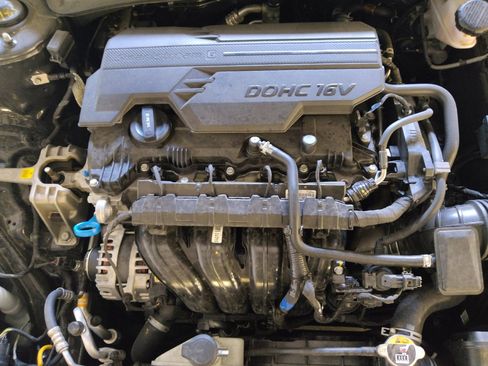 Used 2025 Hyundai Elantra SE FWD image 30