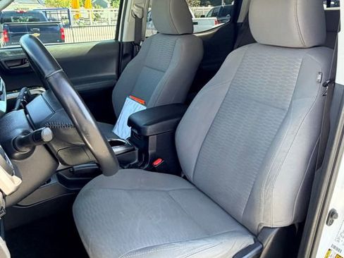 Used 2017 Toyota Tacoma SR5 AWD/4WD image 17