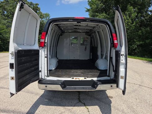 Used 2020 Chevrolet Express 3500 w/ Driver Convenience Package RWD image 17