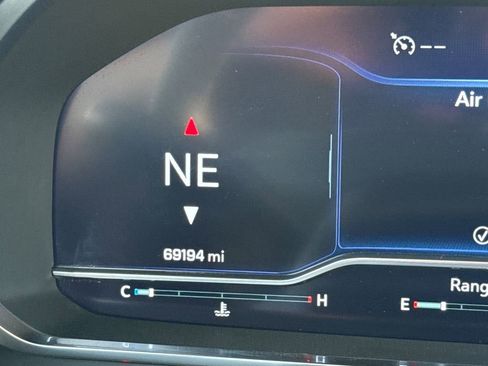 Used 2023 Chevrolet Suburban Premier image 30