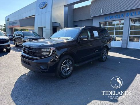 Certified 2025 Ford Expedition Active RWD image 4