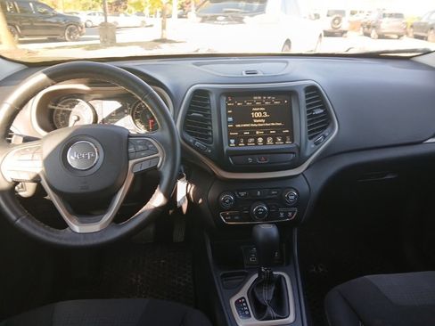Used 2017 Jeep Cherokee Latitude w/ Safety/Convenience Group image 12