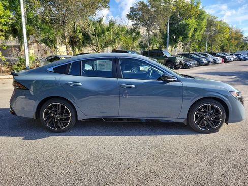 New 2026 Nissan Sentra SR w/ SR Premium Package FWD image 9