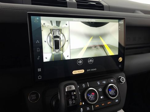 New 2026 Land Rover Defender 130 X-Dynamic SE image 30