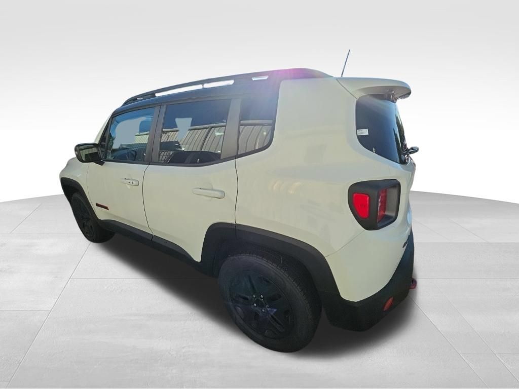 Used 2018 Jeep Renegade Trailhawk AWD/4WD image 4