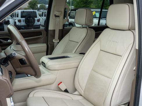 Used 2021 GMC Yukon Denali AWD/4WD image 10