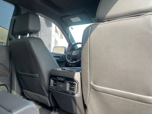 Used 2025 GMC Sierra 1500 AT4 w/ Technology Package AWD/4WD image 30