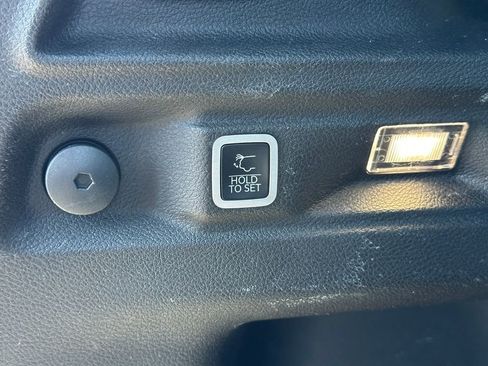 Used 2024 Jeep Grand Cherokee L Laredo image 27