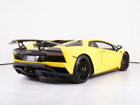 Used 2018 Lamborghini Aventador S AWD/4WD image 8