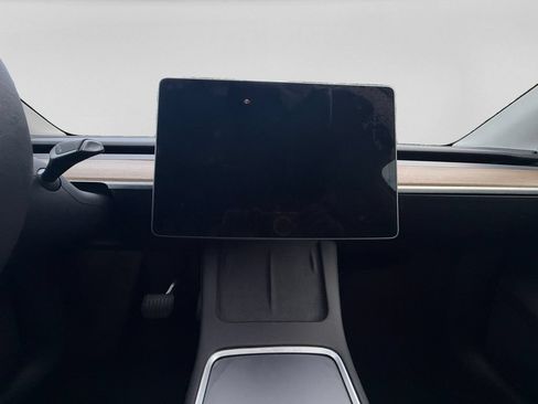 Used 2024 Tesla Model Y Long Range RWD image 11
