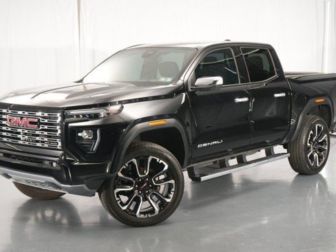 Used 2024 GMC Canyon Denali AWD/4WD image 1