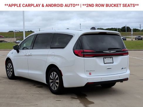 Used 2024 Chrysler Pacifica Limited FWD image 6