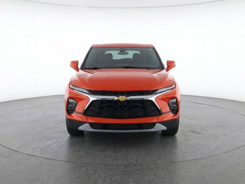 Used 2025 Chevrolet Blazer LT FWD image 2