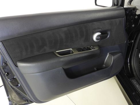 Used 2012 Nissan Versa Hatchback w/ SL Navigation Pkg FWD image 11