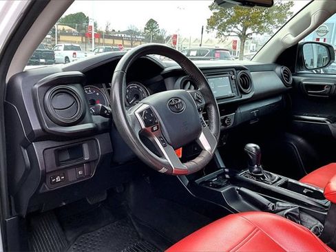Used 2018 Toyota Tacoma SR5 image 14