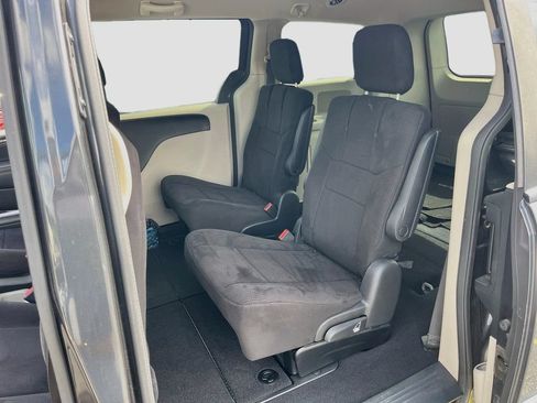 Used 2011 Dodge Grand Caravan Express FWD image 21
