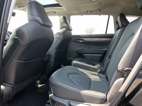 Used 2021 Toyota Highlander Limited image 10
