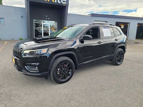 Used 2023 Jeep Cherokee Altitude Lux AWD/4WD image 2