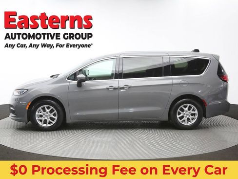 Used 2023 Chrysler Pacifica Touring-L FWD image 62