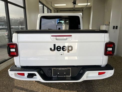 Used 2021 Jeep Gladiator Overland image 3