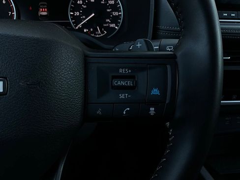 Used 2025 Nissan Rogue SV image 34