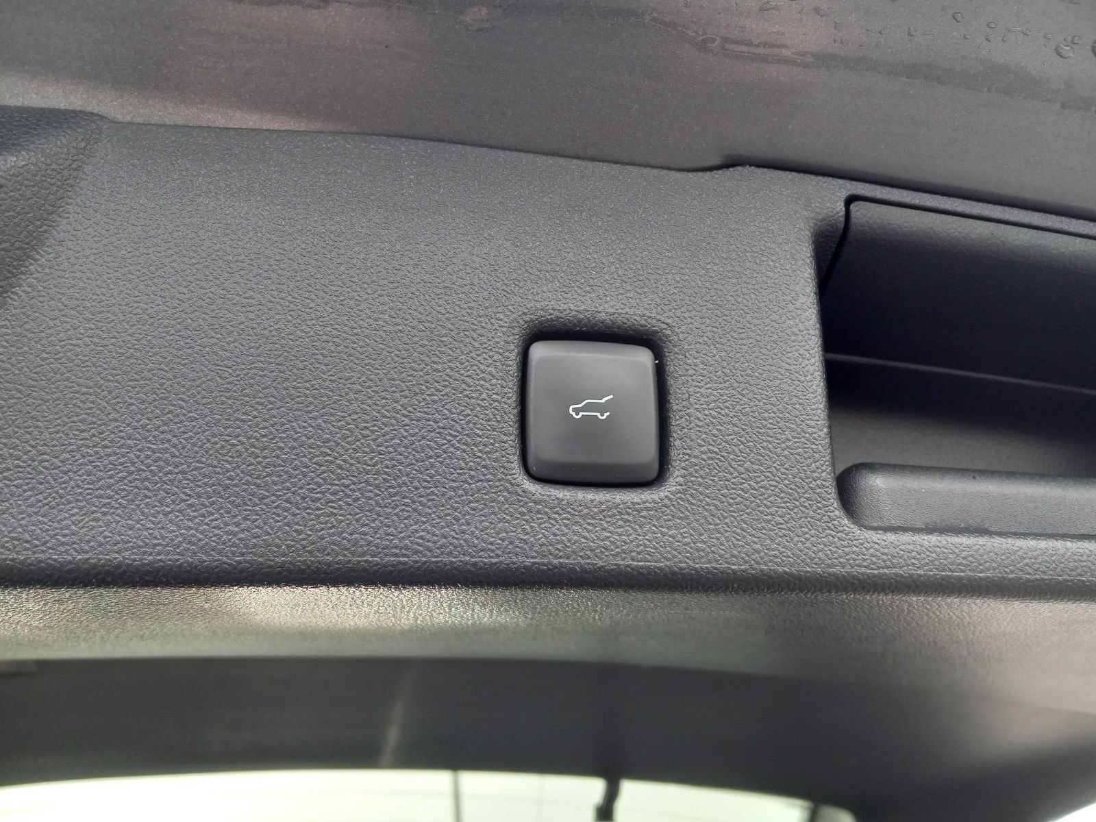 Used 2024 Ford Escape ST-Line w/ Cold Weather Package FWD image 12