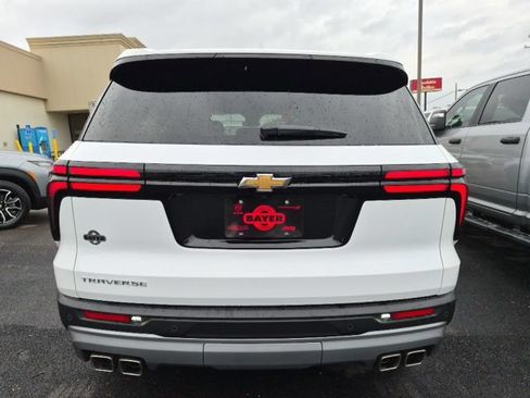 Used 2025 Chevrolet Traverse LT FWD image 5